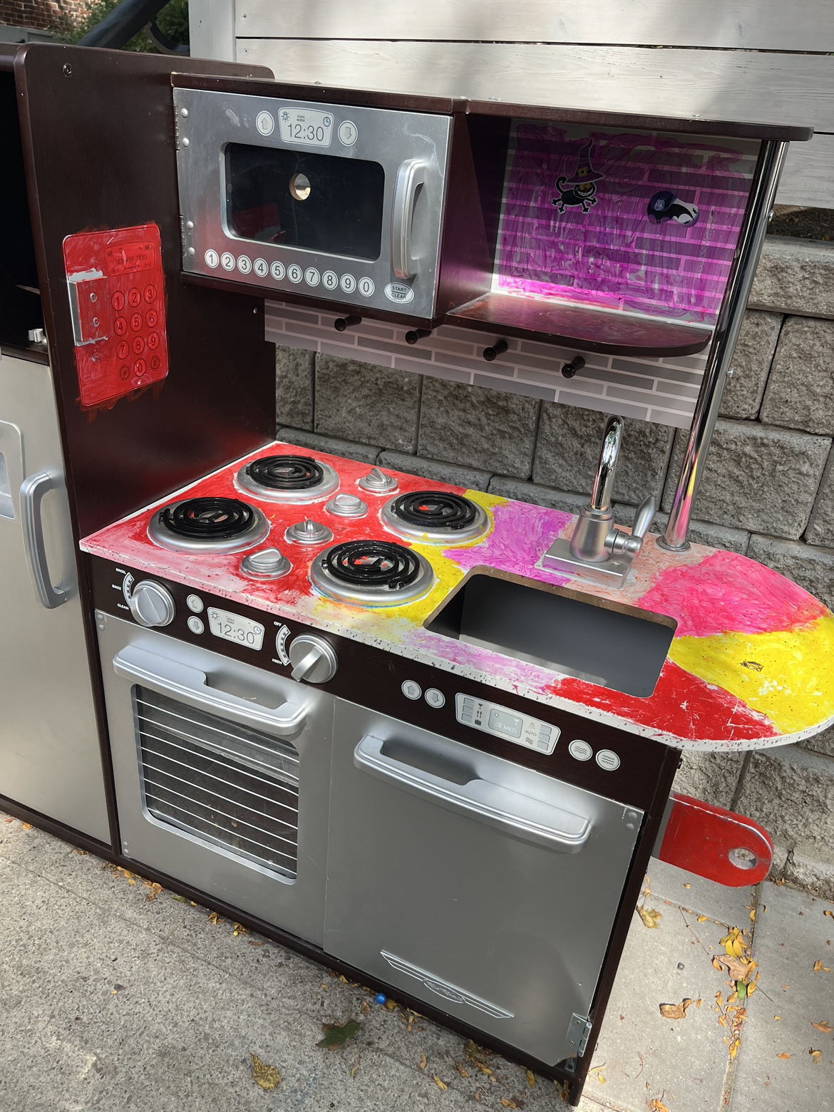 Well loved kids kitchen - photo 2