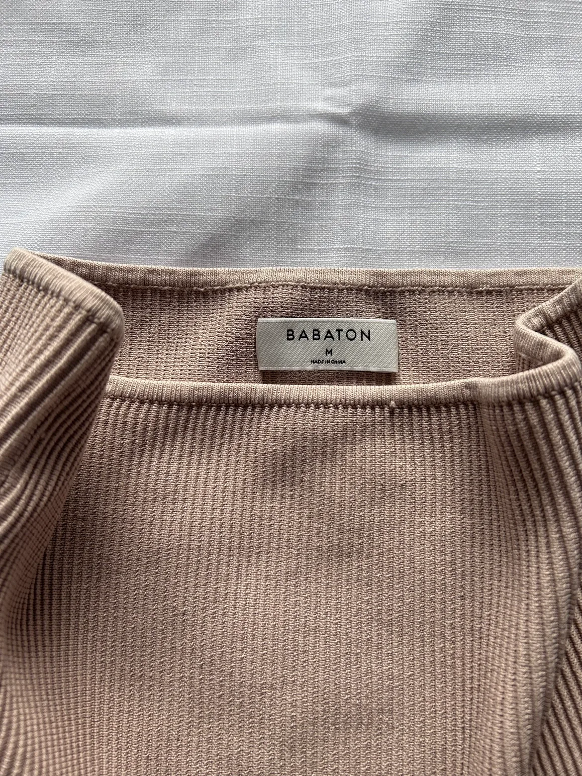 Aritzia Ribbed Knit Tube Top image indicator(2)