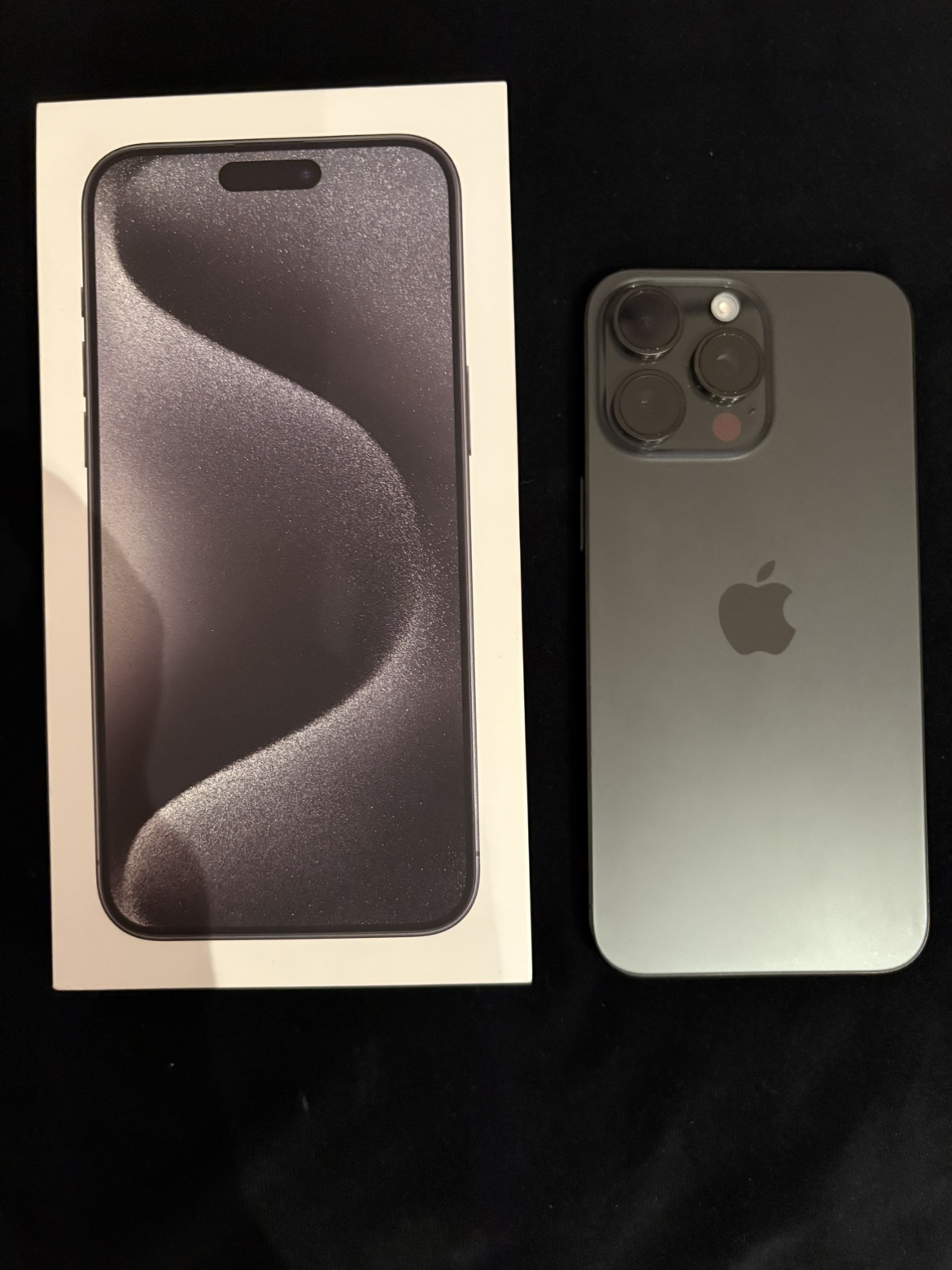 iPhone 15 Pro Max - photo 2
