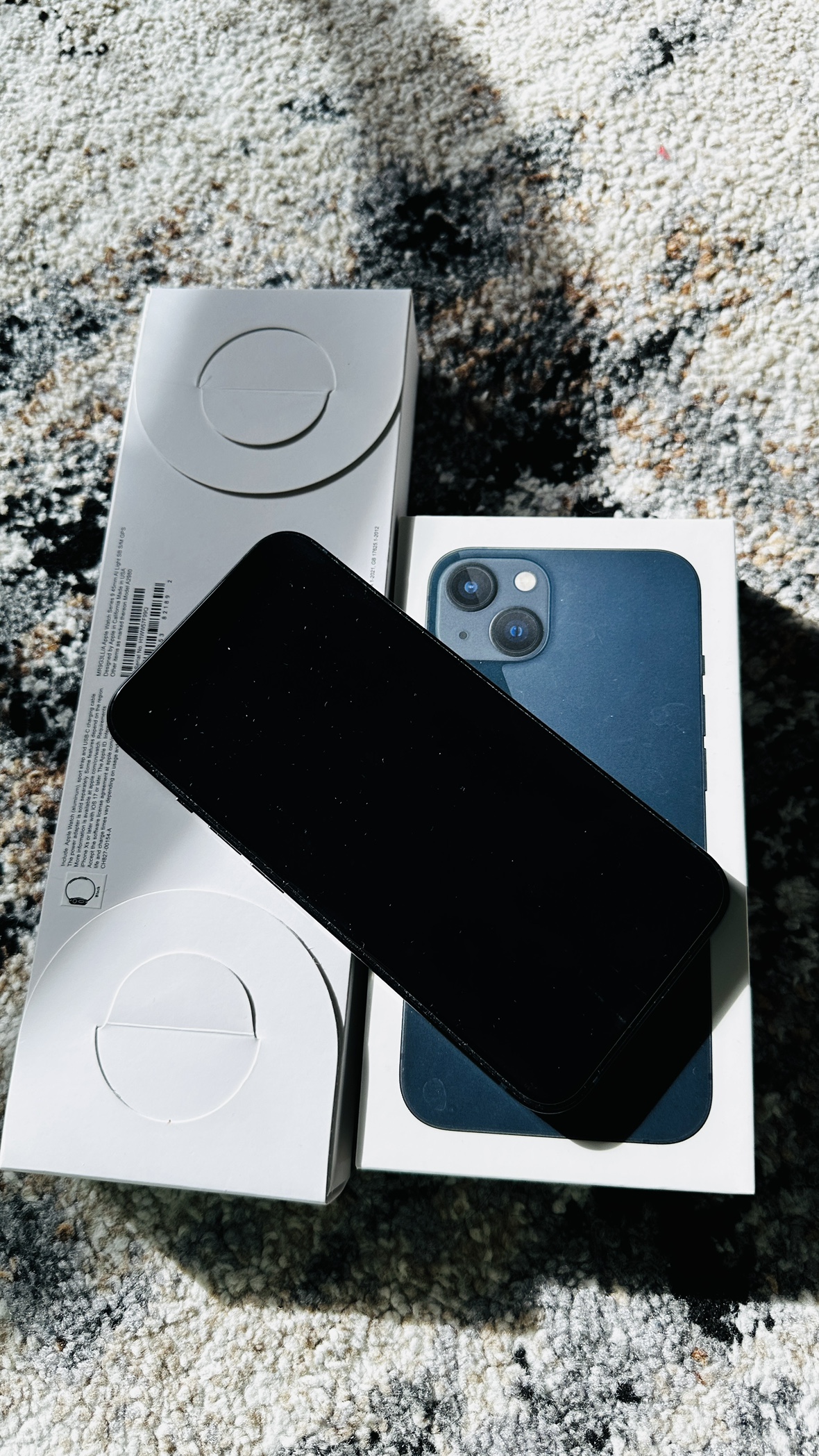 iPhone 13 - photo 2