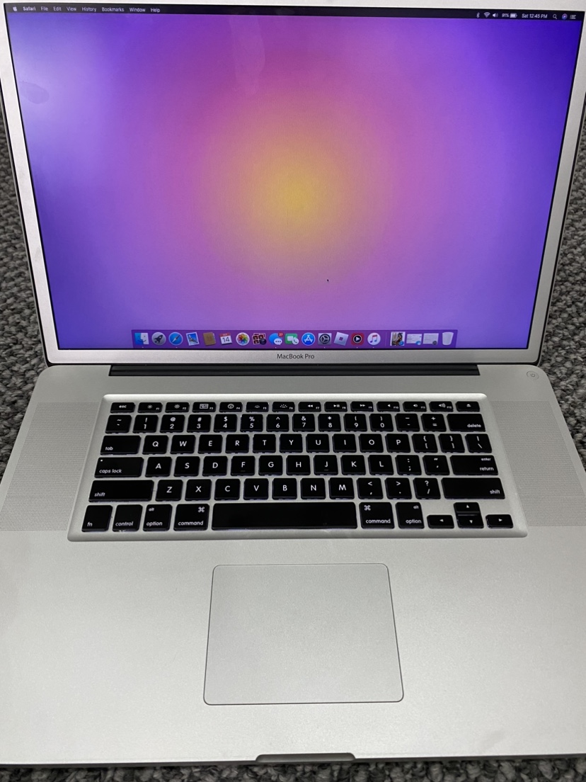 MacBook Pro 2011 comes with charger