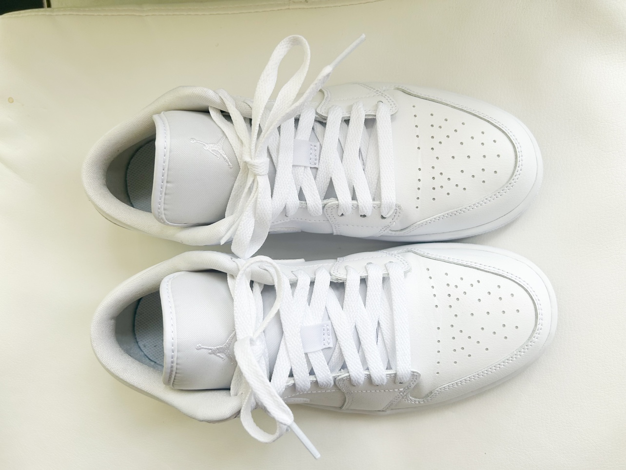 Women’s white Air Jordan 1 Low - photo 3