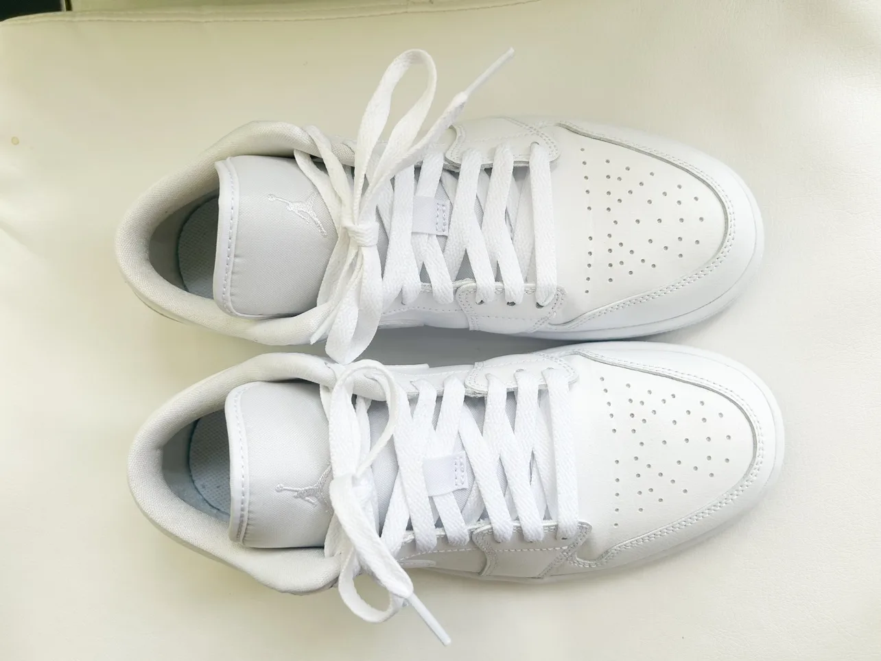 Women’s white Air Jordan 1 Low image indicator(3)
