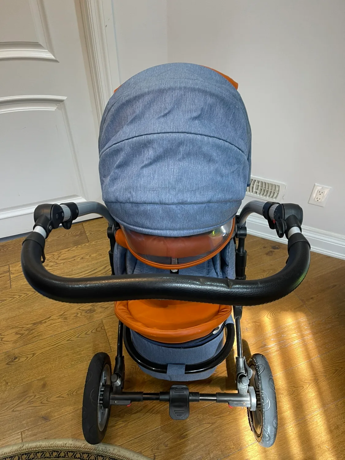 Shell baby stroller with bassinet and a diaper bag image indicator(3)