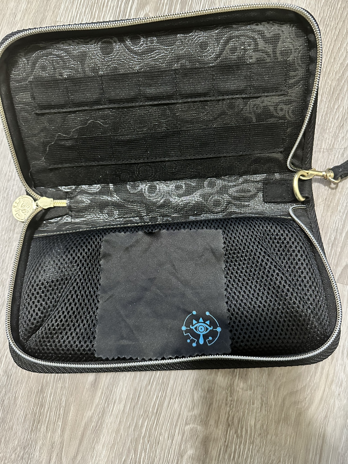 The Legend of Zelda Breath of the Wild Switch Case - photo 3