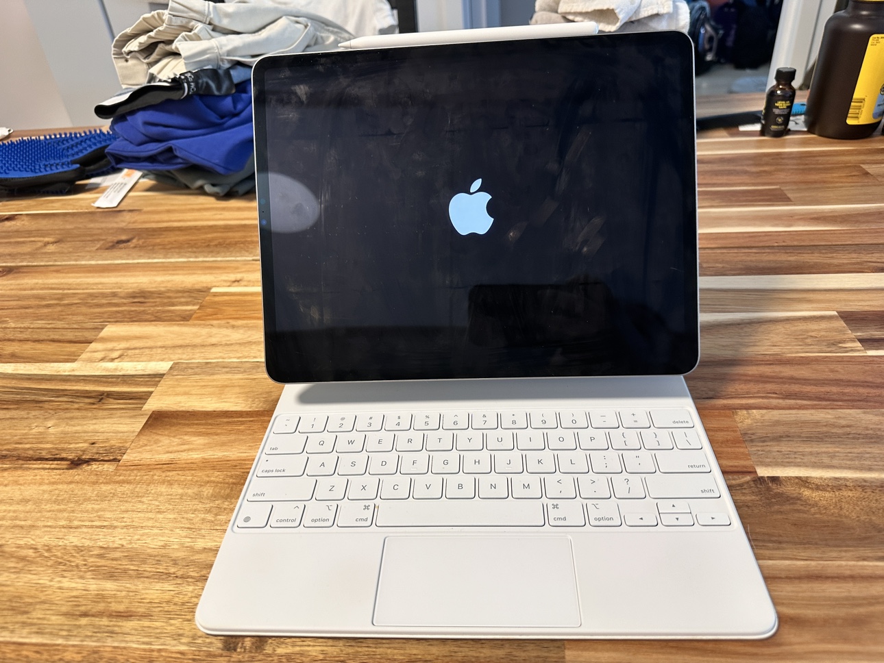 12.9in iPad pro 6th gen M2 wifi only 2TB apple pencil & keyboard - photo 4