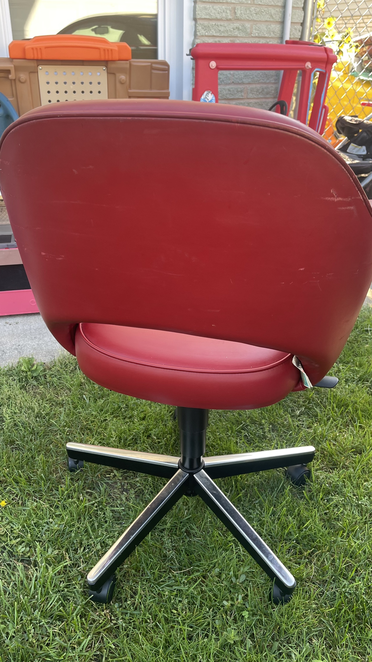 Red Swivel Office Chair - photo 3