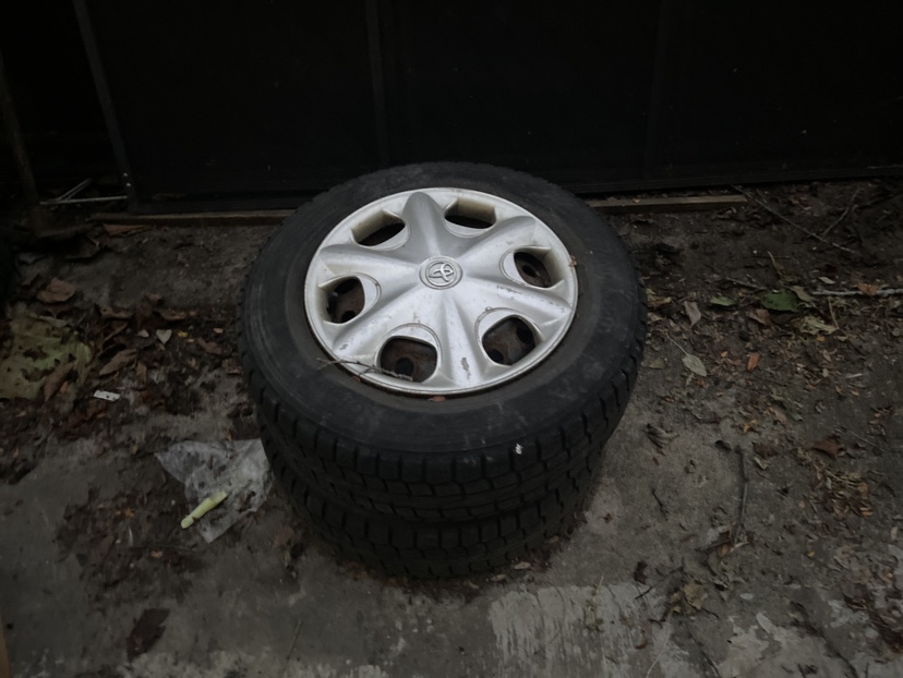 Toyota Camry 2001 tires x4