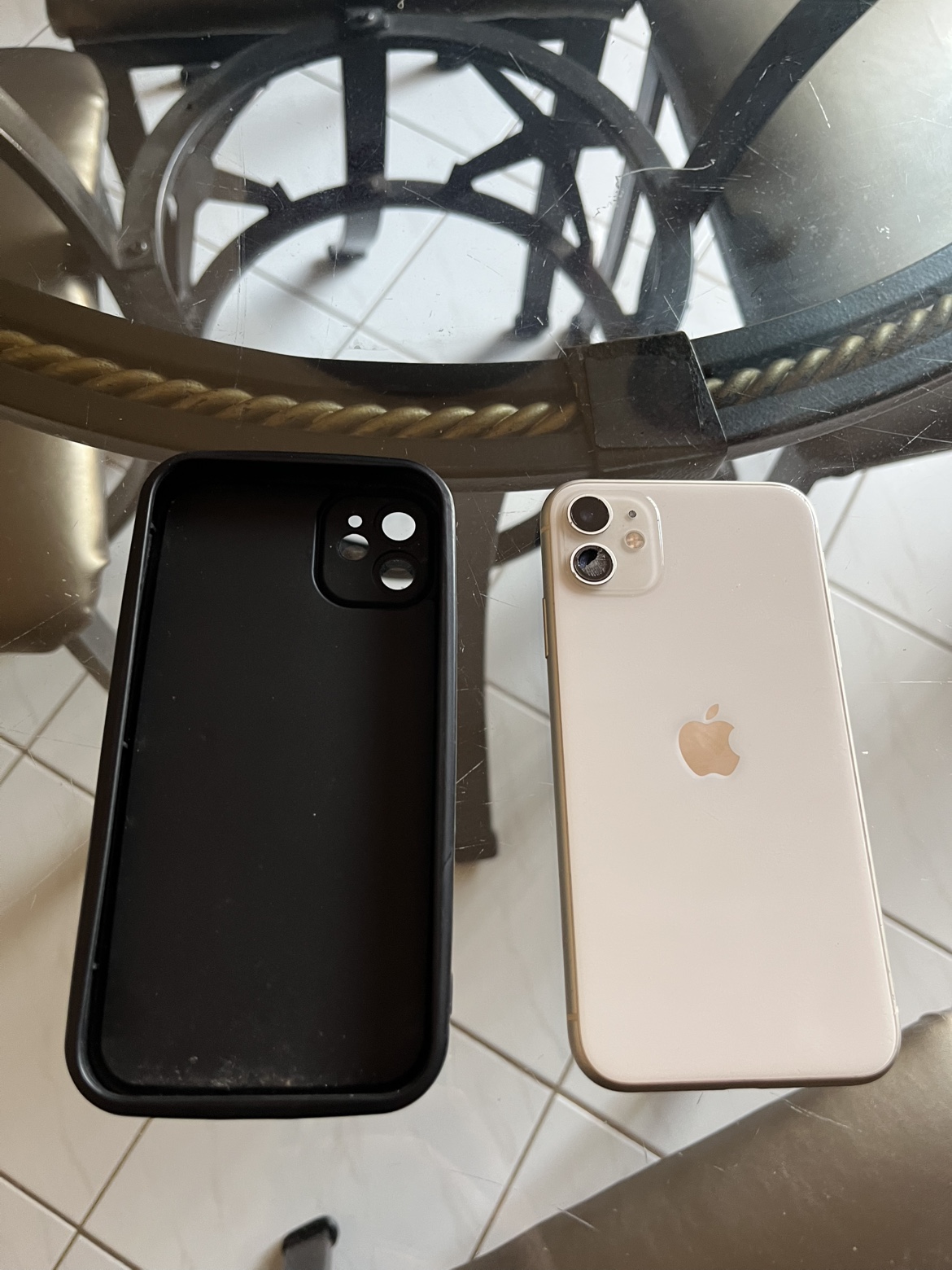 iPhone 11 - photo 2
