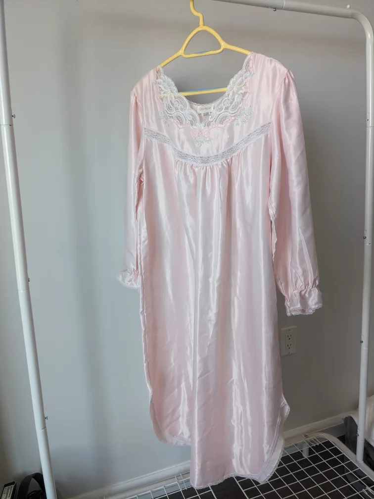 Vintage Pink Nightgown thumbnail