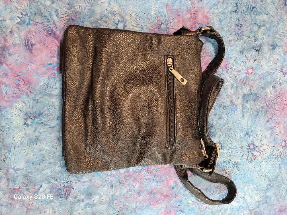 #Freestyle Black Crossbody Bag image indicator(2)