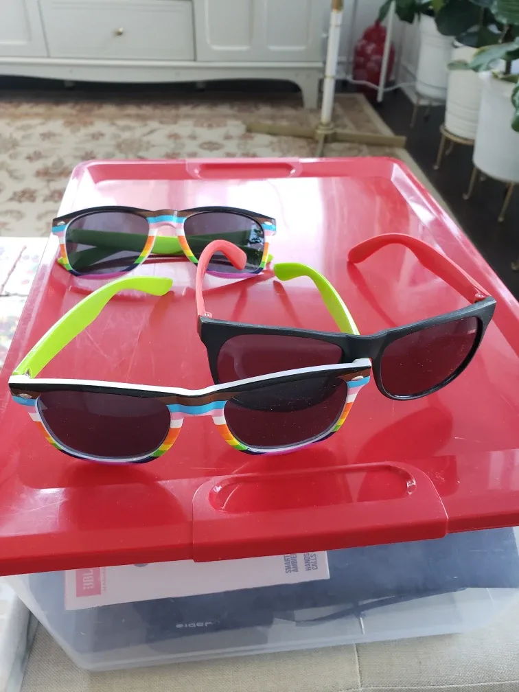 3 Pairs of Sunglasses image indicator(2)