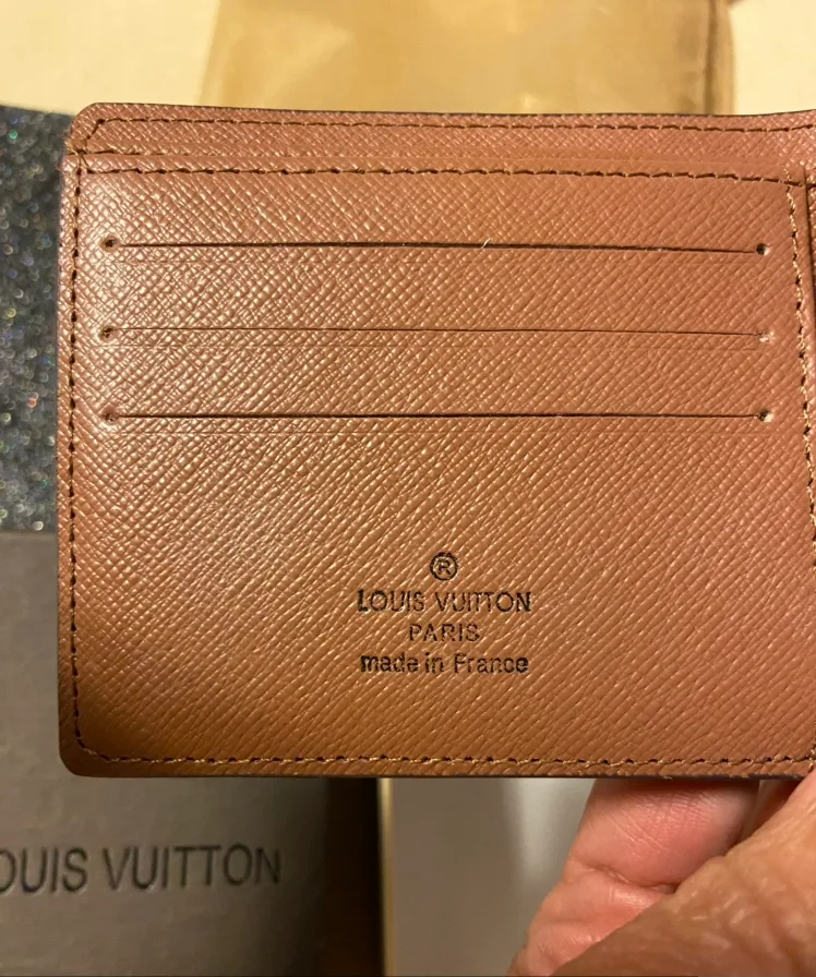 Louis Vuitton Men's Wallet image indicator(5)