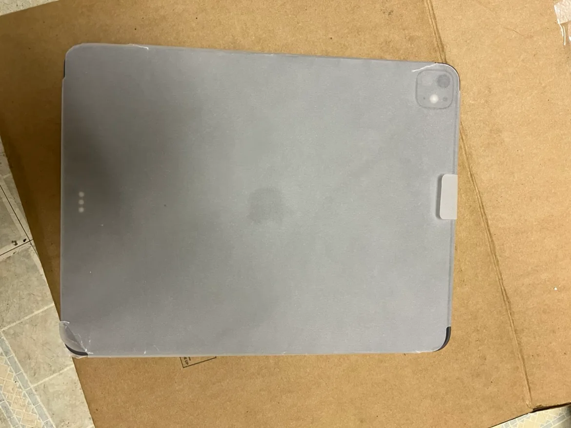 13-inch iPad Pro Wi-Fi 256GB (M4), iPad Pro. Thinpossible. image indicator(5)