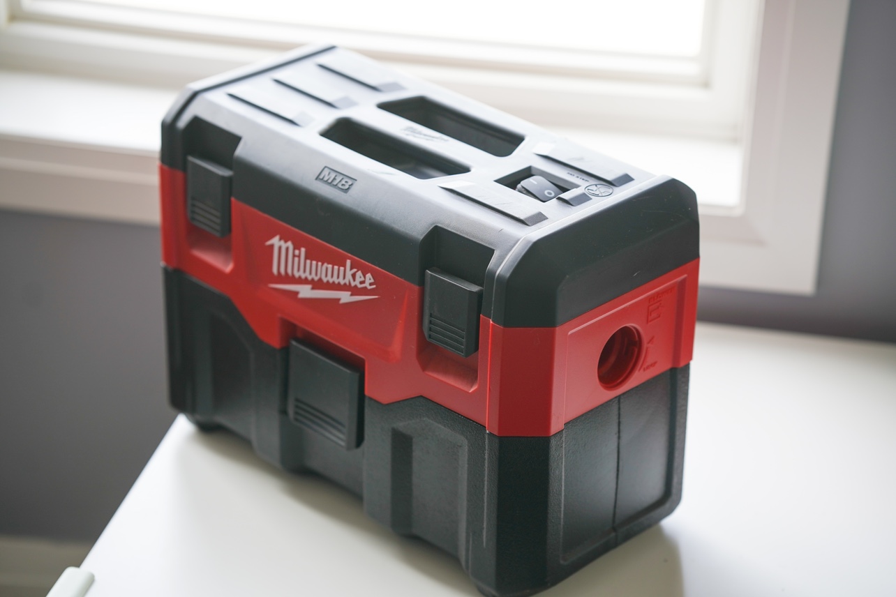 Milwaukee 18V Dust Extractor - photo 3