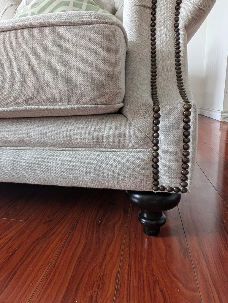 White Tufted Sofa image indicator(2)