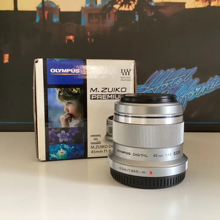 Olympus M.Zuiko Digital 45mm f/1.8 Lens thumbnail