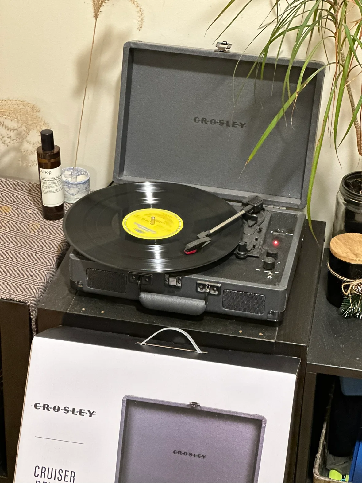 Crosley Cruiser Deluxe Portable Turntable player thumbnail