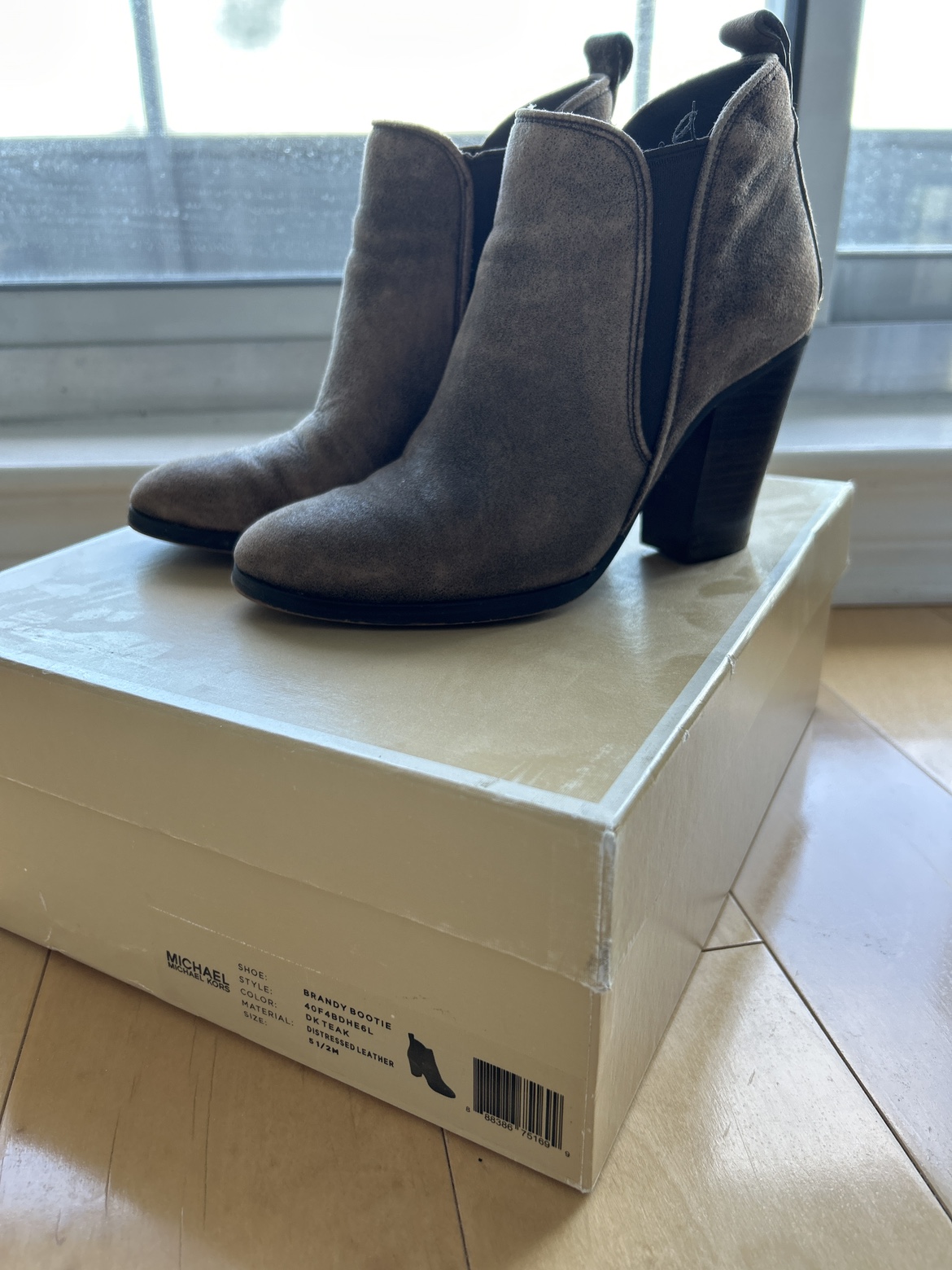 Michael Kors booties 5.5M