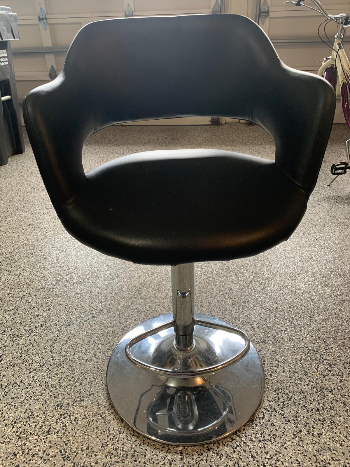 Black Swivel Bar Stool