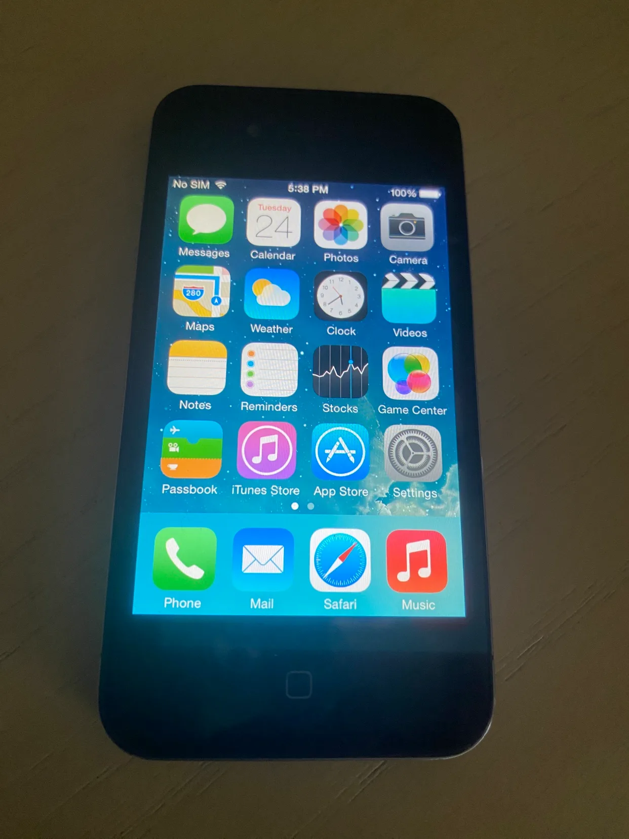 iPhone 4 Excellent Condition/Works Great/Strong Battery thumbnail