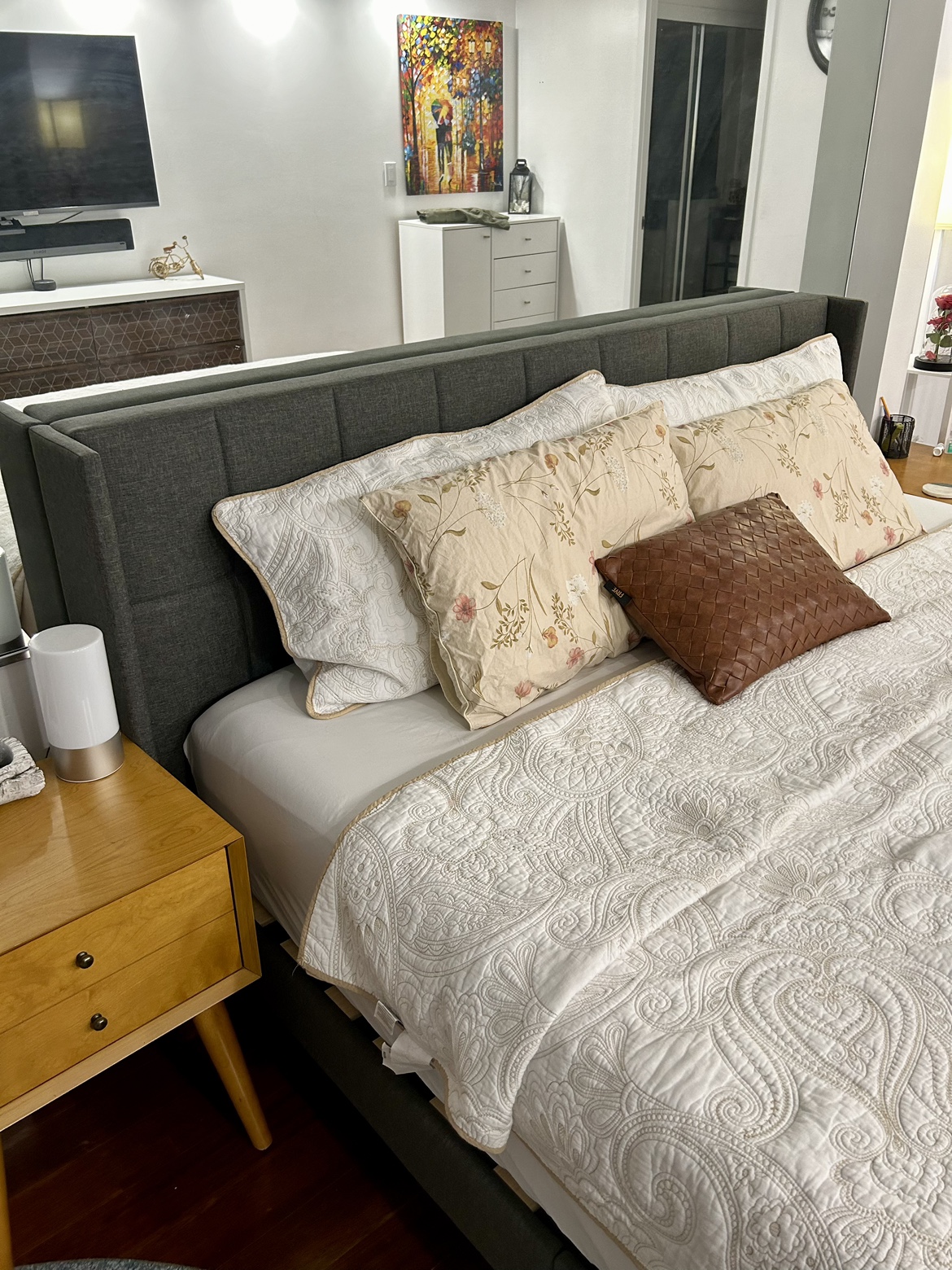 King Size Upholstered Bed Frame - photo 3