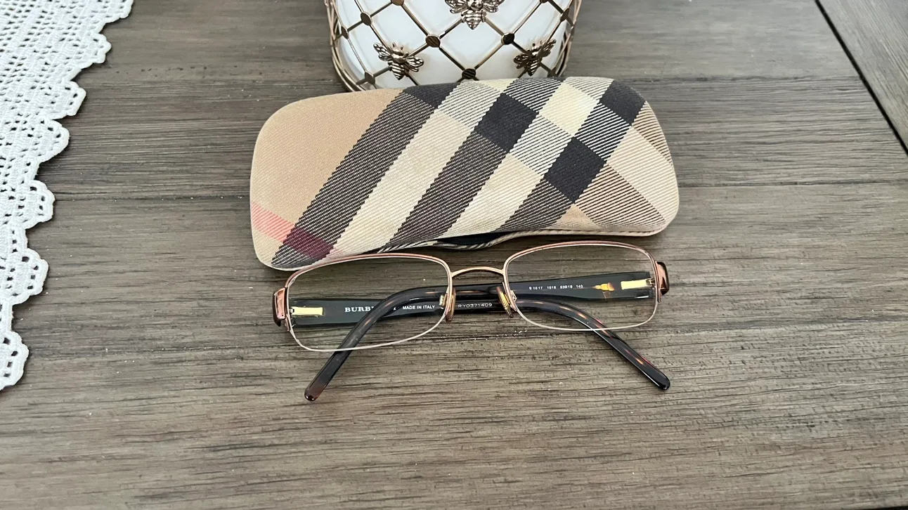 Burberry Glasses image indicator(4)
