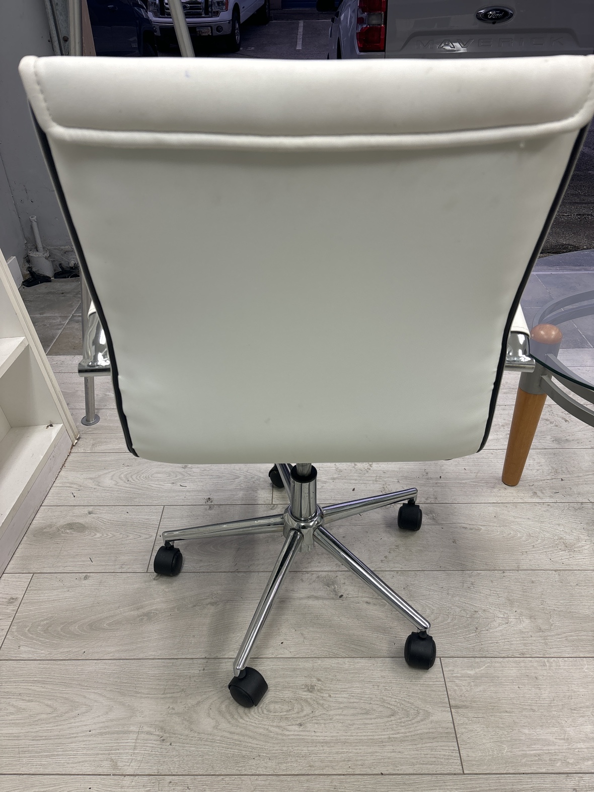 White Office Chair - photo 3