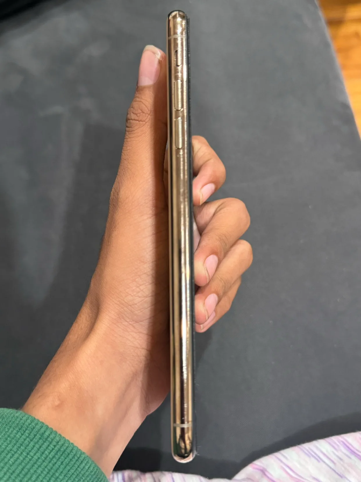 iPhone XS Max Gold 256gb image indicator(2)
