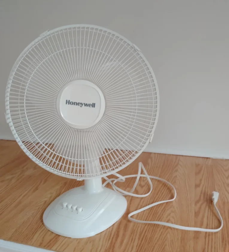 Honeywell Oscillating 3 Speed Fan thumbnail