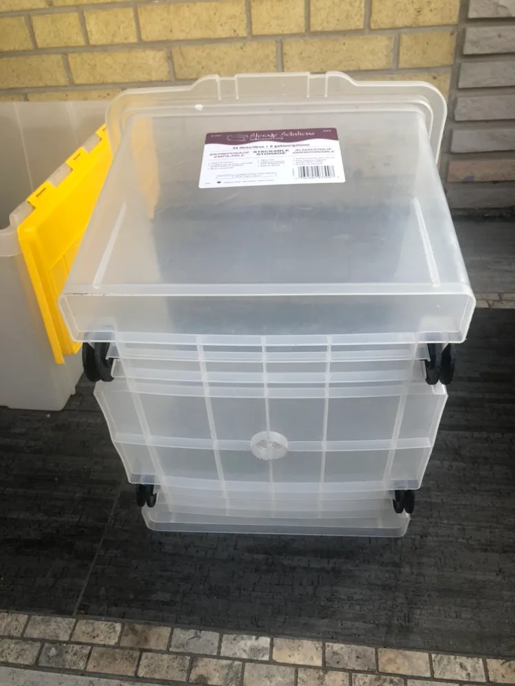 Large Igloo Cooler and 3 storage containers image indicator(8)