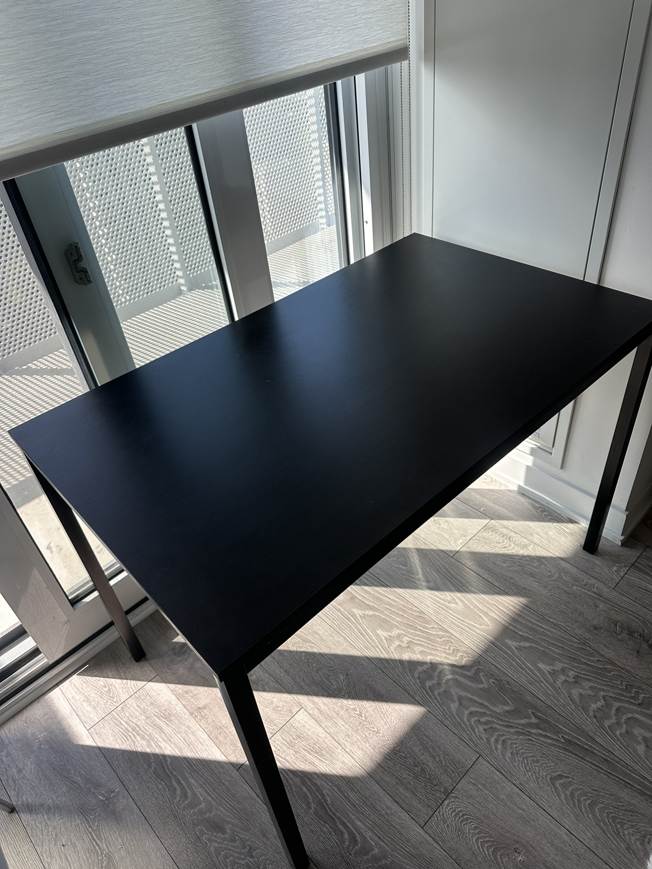 Black Desk