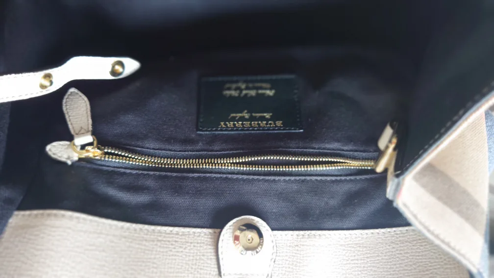 Vintage Burberry Ladies Bag image indicator(8)