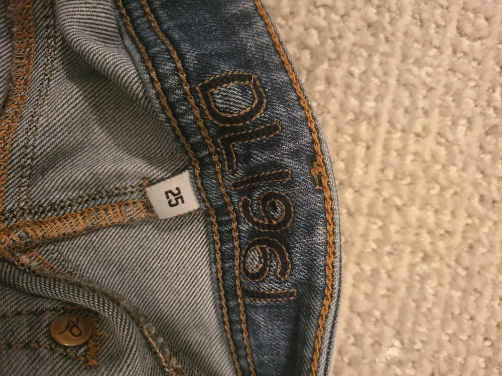 DL1961  Jeans Size 25 image indicator(2)