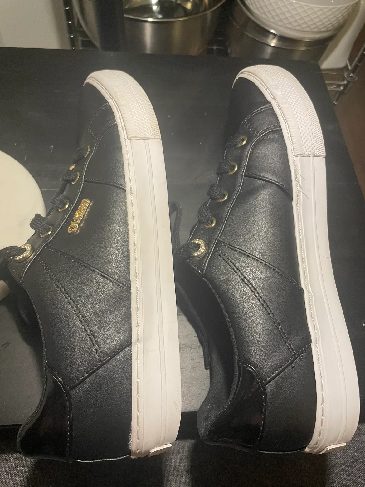 Guess Sneakers size 9 image indicator(5)