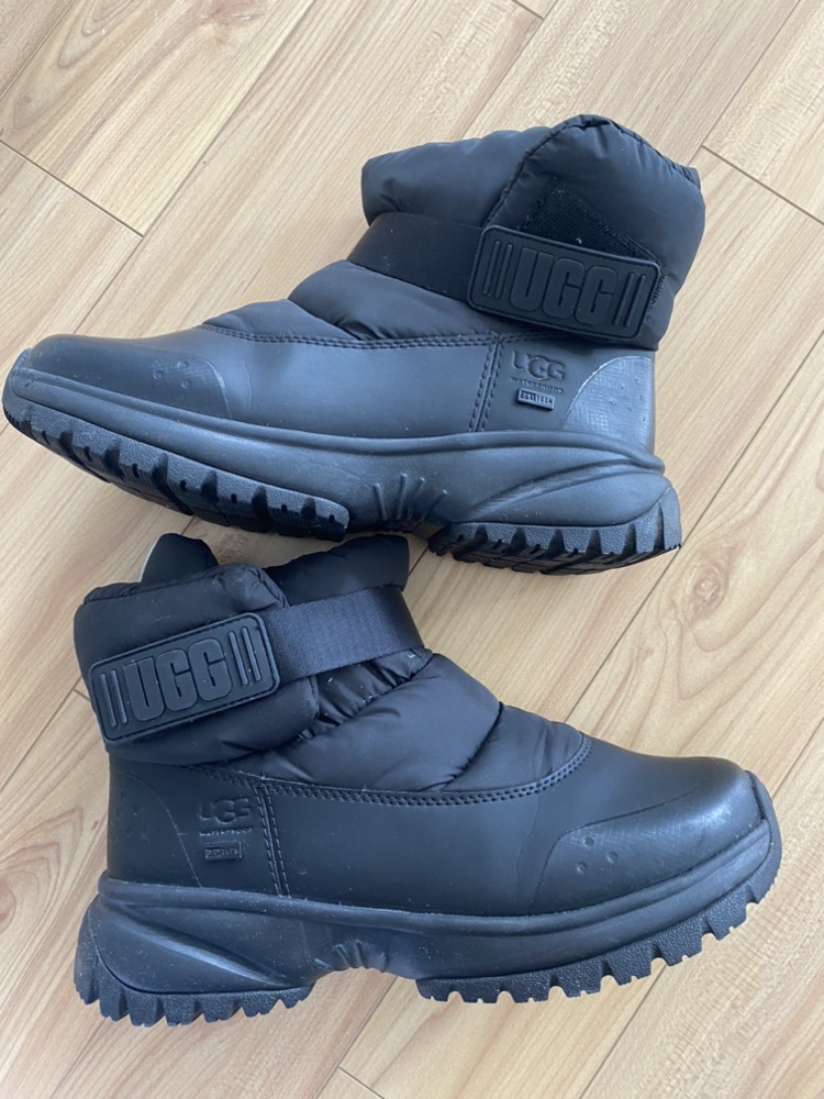UGG Snow/Winter Boots, size 8 - photo 2
