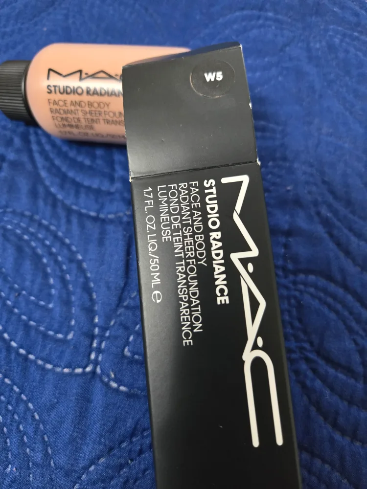 MAC Studio Radiance Face and Body Radiant Sheer Foundation W5 image indicator(2)
