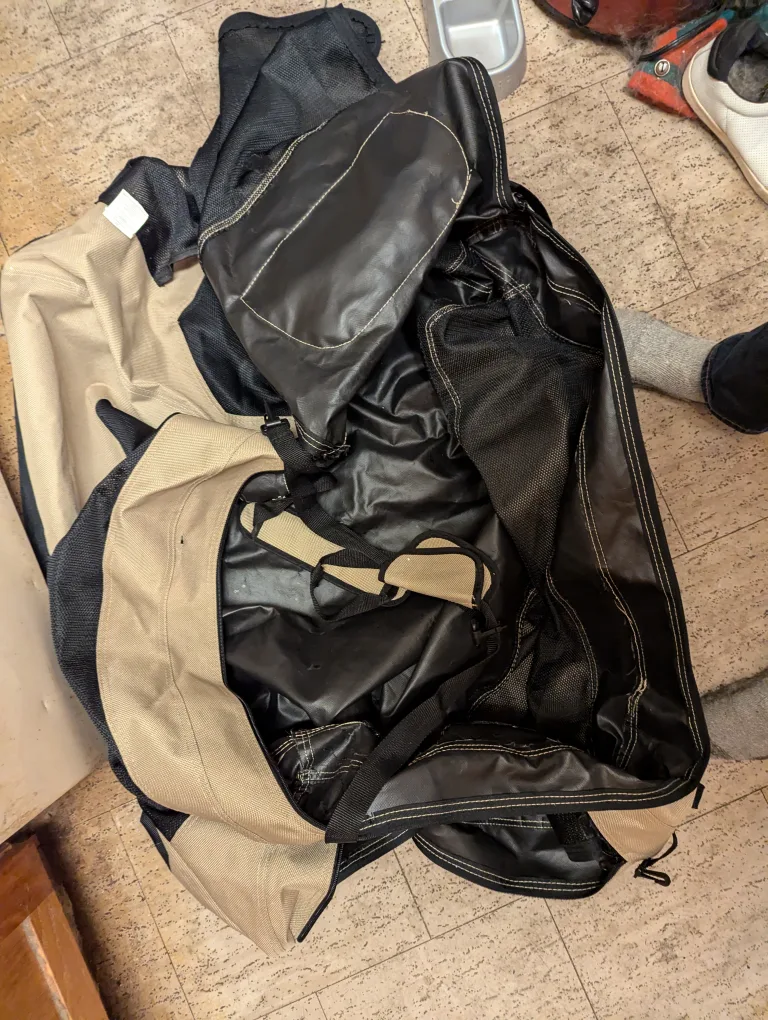 big huge nylon pet carrier image indicator(3)