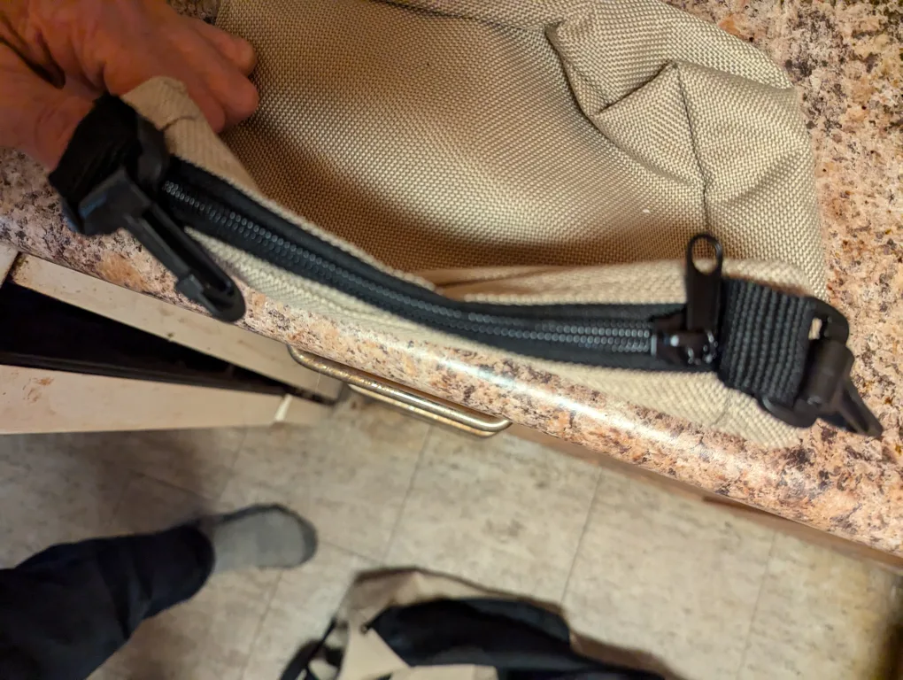 big huge nylon pet carrier image indicator(6)