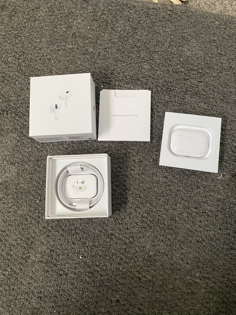Apple AirPods Pro (2nd Generation) - photo 2