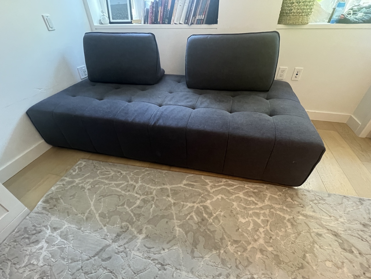 Sofa with adjustable back cushions