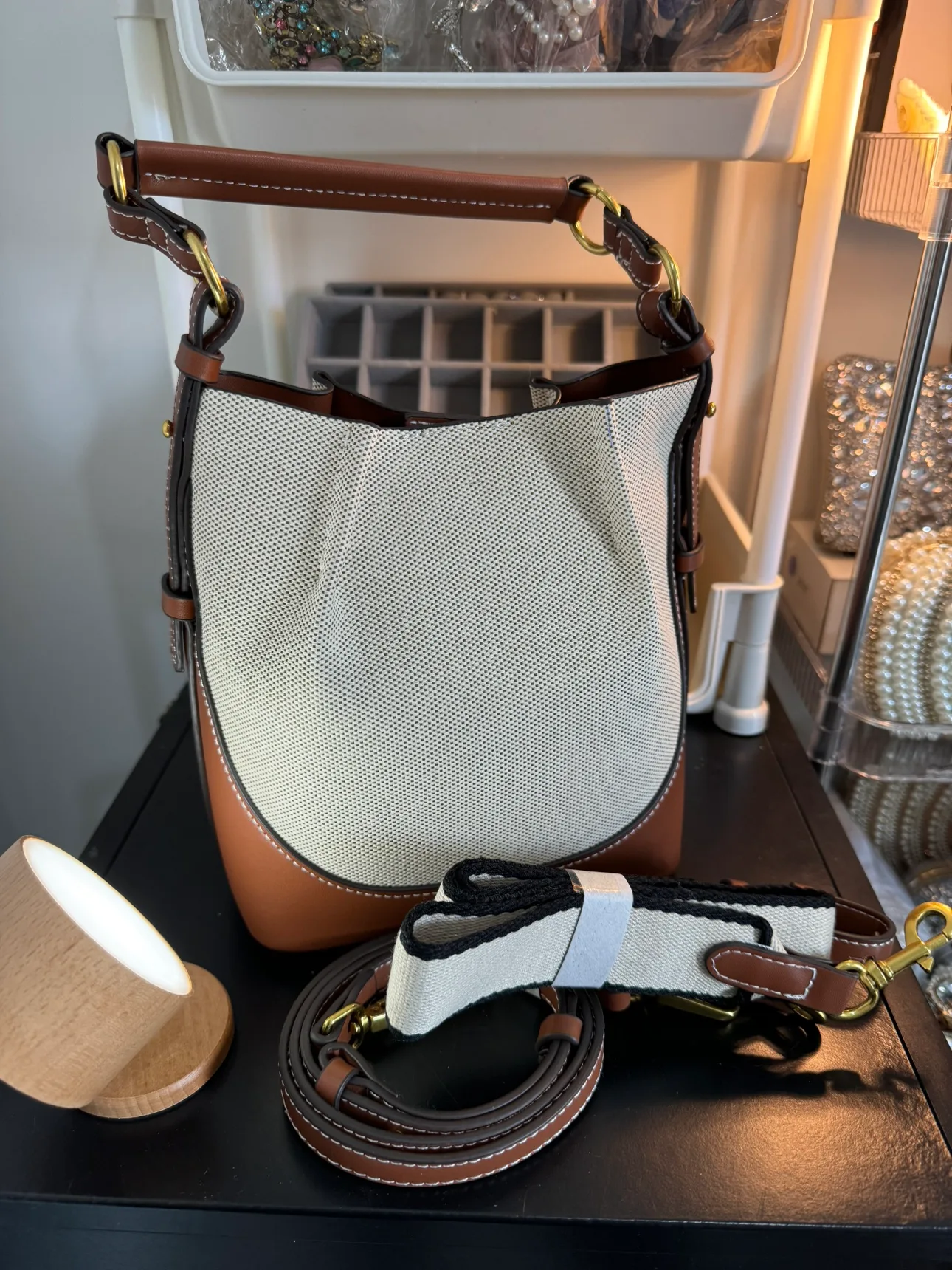 Brown Leather Bucket Bag image indicator(5)