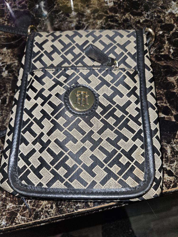 Tommy Hilfiger Crossbody Bag