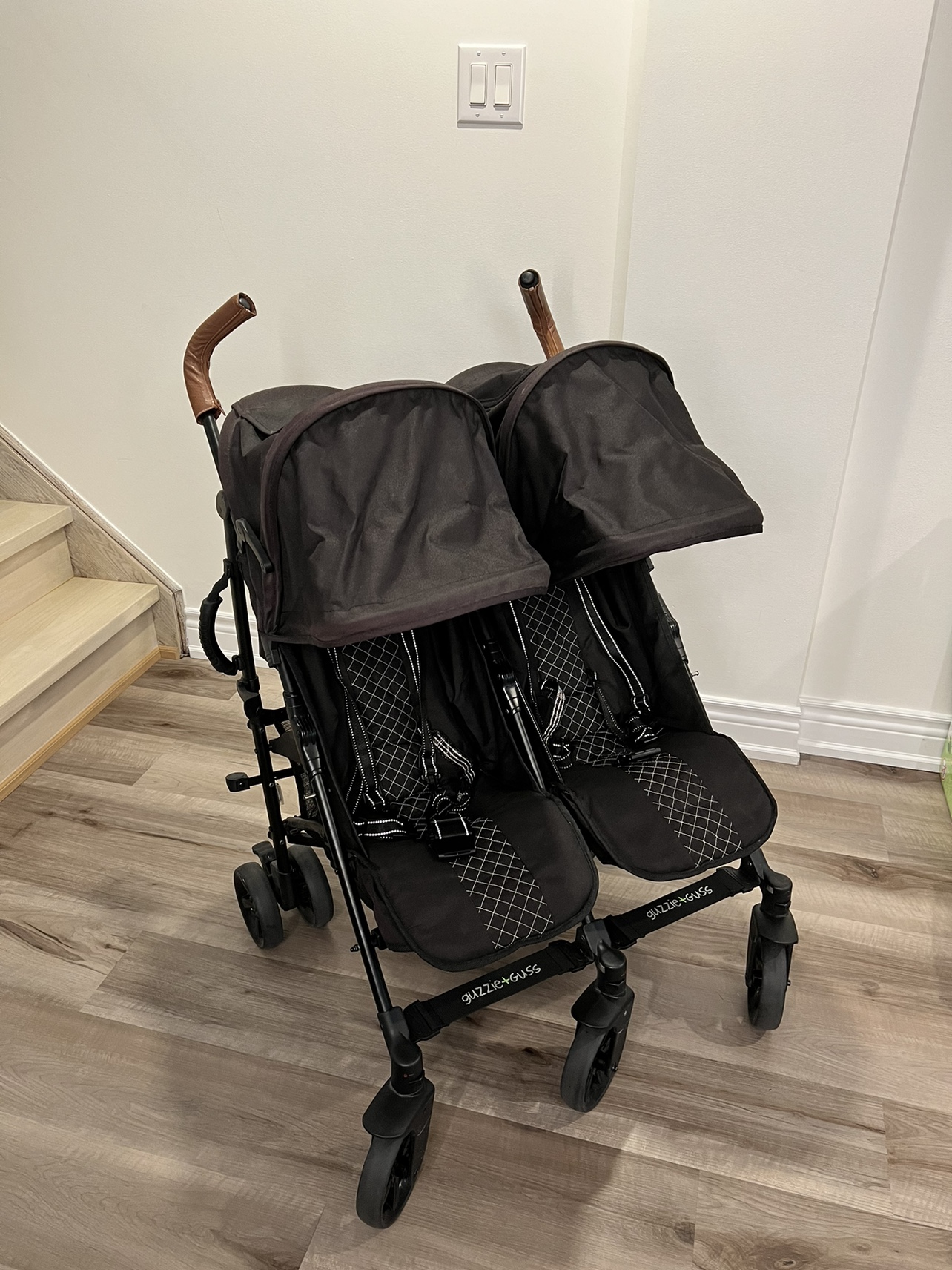 Guzzie + Guss twin stroller/double stroller - photo 3