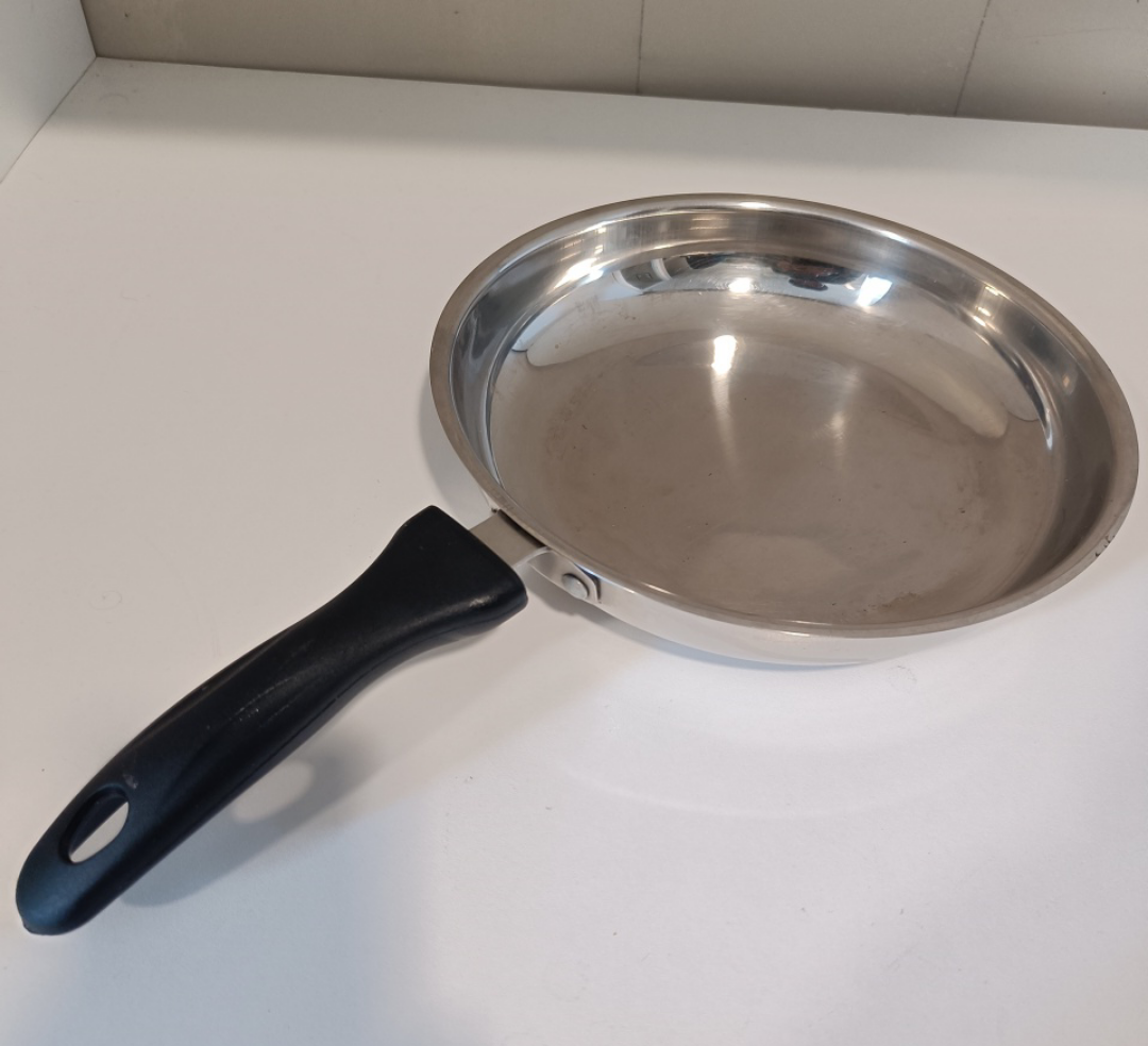 Stainless Steel Frying Pan + 3 Cooking spoons & 1 whisk