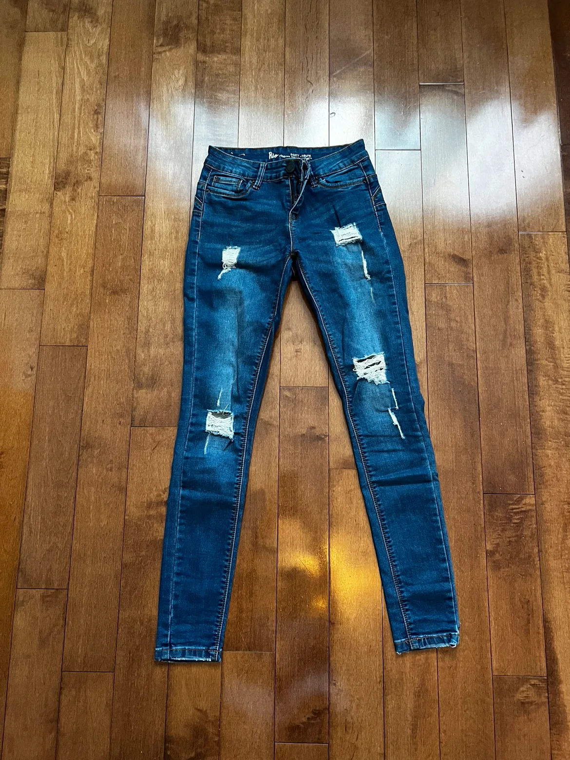 2 Pairs of Jeans image indicator(4)