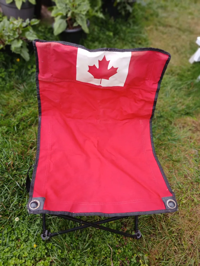 Canadian Flag Folding Chair image indicator(4)