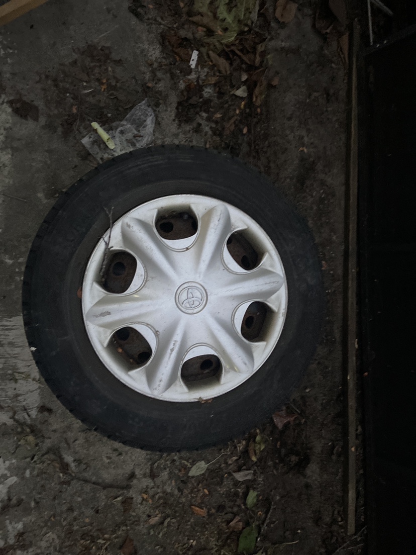Toyota Camry 2001 tires x4 - photo 2