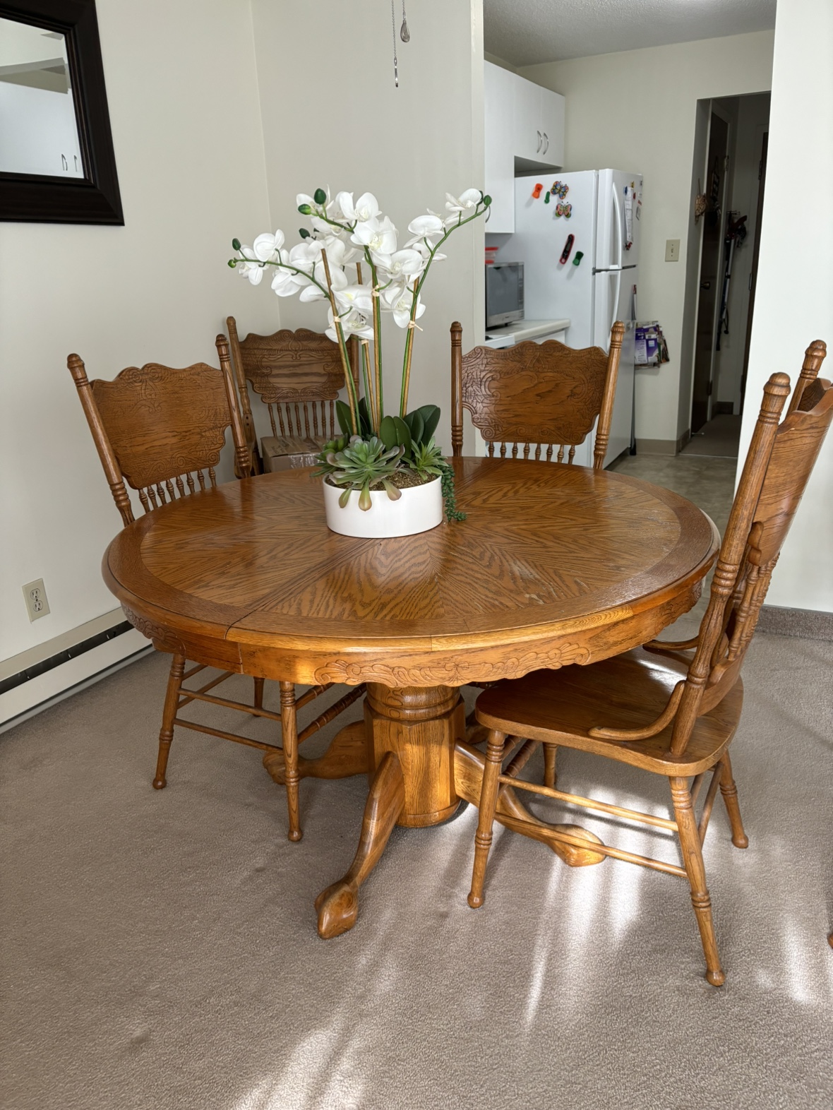 Round Table and 6 Chairs - photo 2