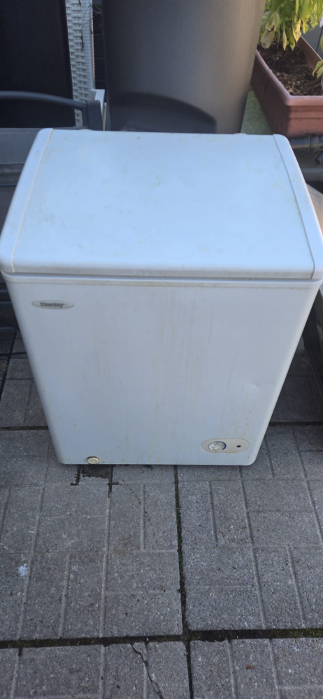 Deep freezer